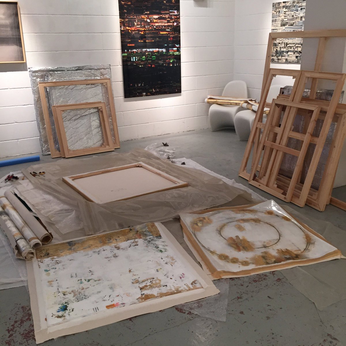 FiumanoProjects's tweet image. Takefumi Hori &apos;Gold + Colour XLIII&apos; and &apos;Circle LXXXV&apos; @FiumanoProjects Working for @PULSEArtFair #miami #art #fair #workinghard