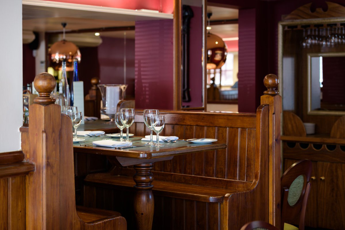 LaCachetteRest's tweet photo. Fancy a booth? We have 5 to choose from. https://t.co/C3BKdLwroo