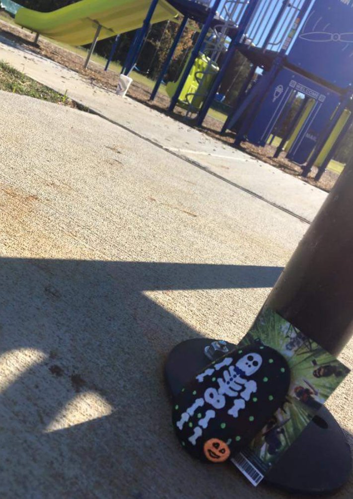 615RockSharing's tweet photo. BOLO in Smyrna, TN
#SkeletonRock HID w/ #MovieTickets in West Fork Park @tnstateparks 
#615Rocks https://t.co/GKUXcnXakS