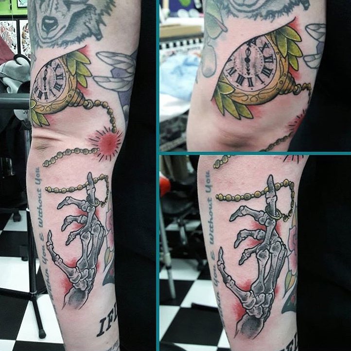hauntedtattoos's tweet photo. #spookytattoos by @anndcor to book contact her: riot.tstudios@gmail.com or the shop: hauntedtattoos@hotmail.com #haunted #colourtattoo #ink https://t.co/sCXNxCv2XN