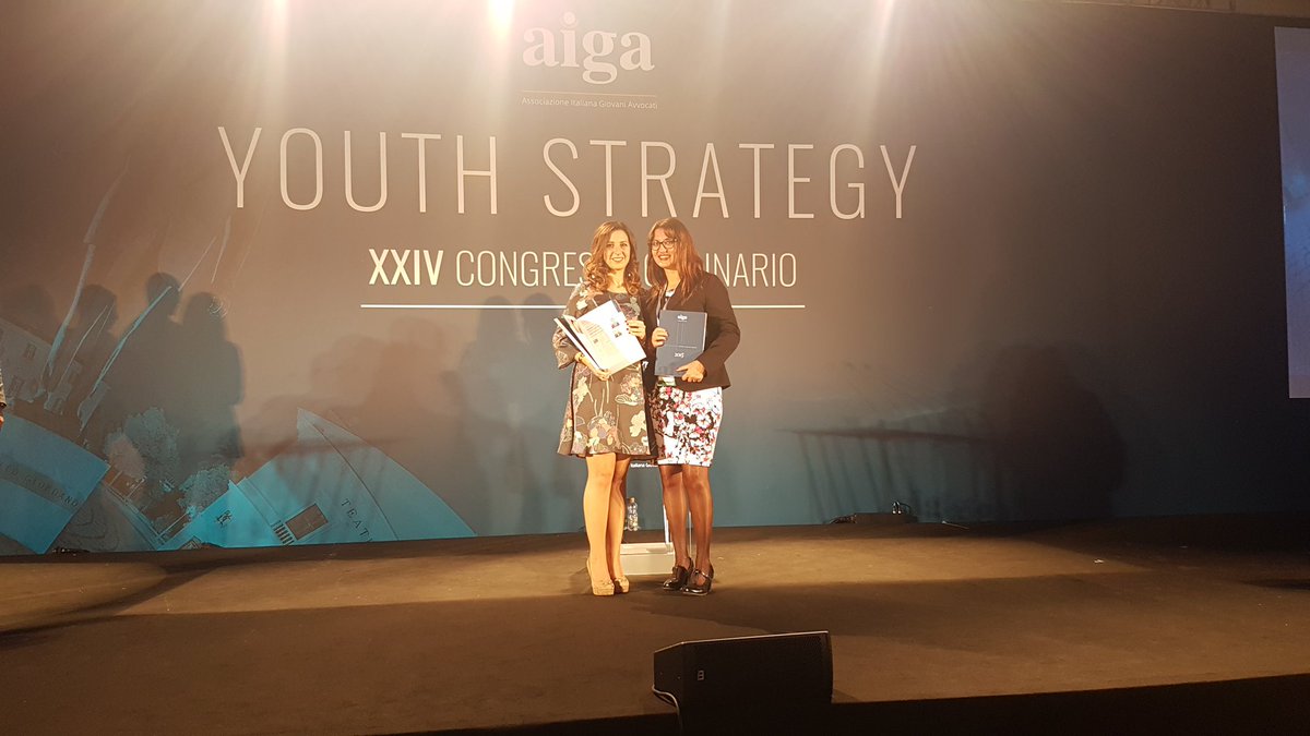 giovaniavvocati's tweet photo. Il frutto del nostro lavoro 
Il book del biennio 2015-2017
Impegno e Passione
@denisecaruso77 @AngelaBellusci 
#CongressoOrdinarioFoggia https://t.co/9fXCgJUuiO