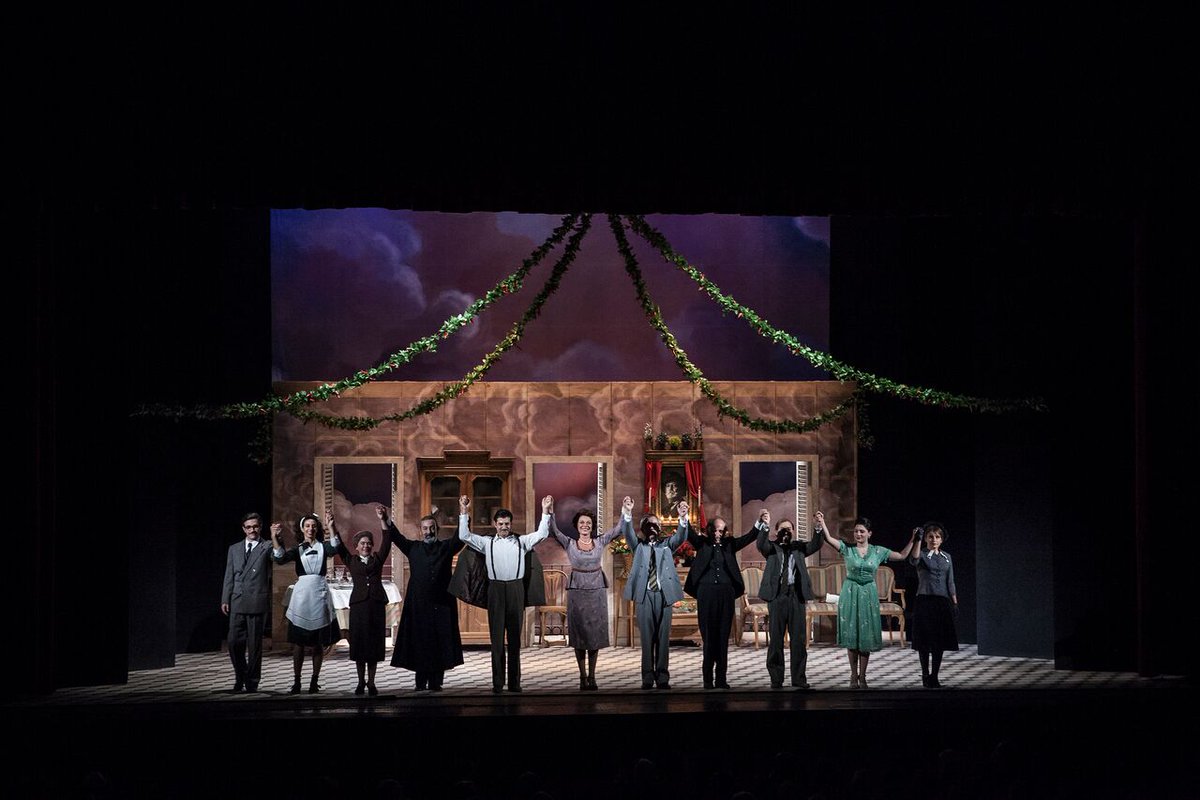 TeatroManzoniMo's tweet image. Grandissimo successo per "Non ti pago" - Compagnia di Luca De Filippo.© 2017 Echi di Carta. Info: teatromanzonimonza.it