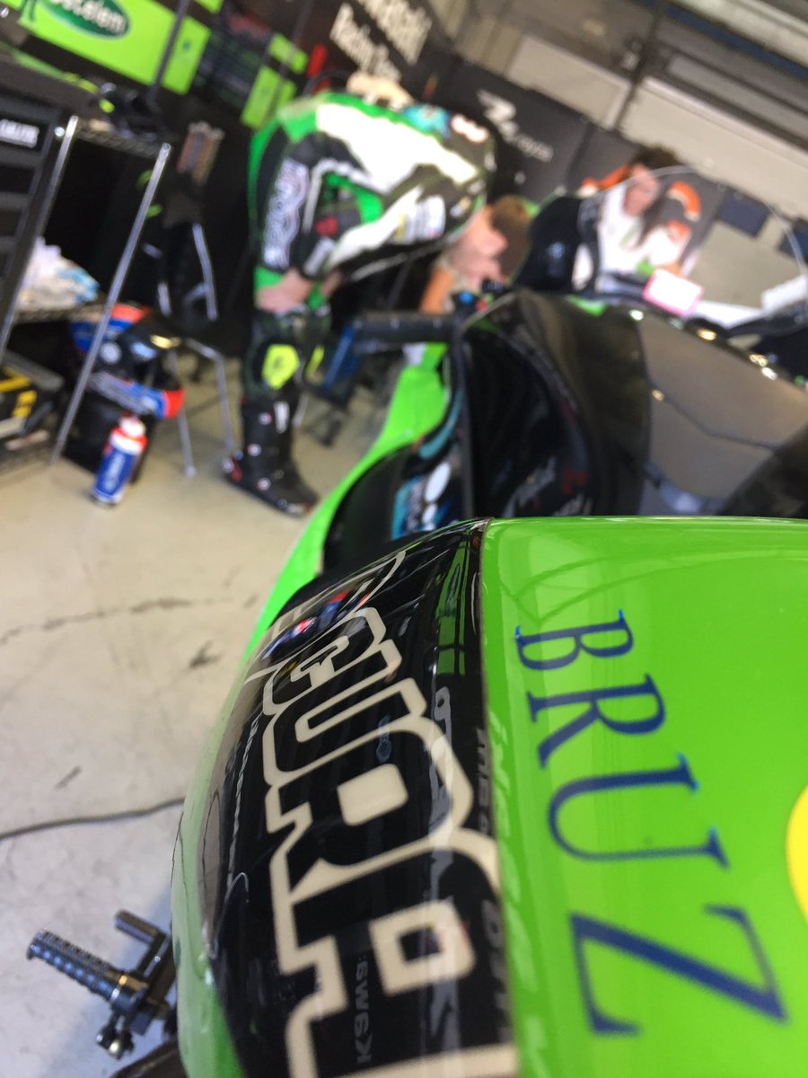 Vamos a por la Q2. Media hora para buscar un buen puesto en parrilla con <a href="/Isilva22/">Iván Silva #22</a>, <a href="/DeUlacia/">Lucas de Ulacia</a> y sus <a href="/Kawasaki_Espana/">Kawasaki España</a> ZX10-RR