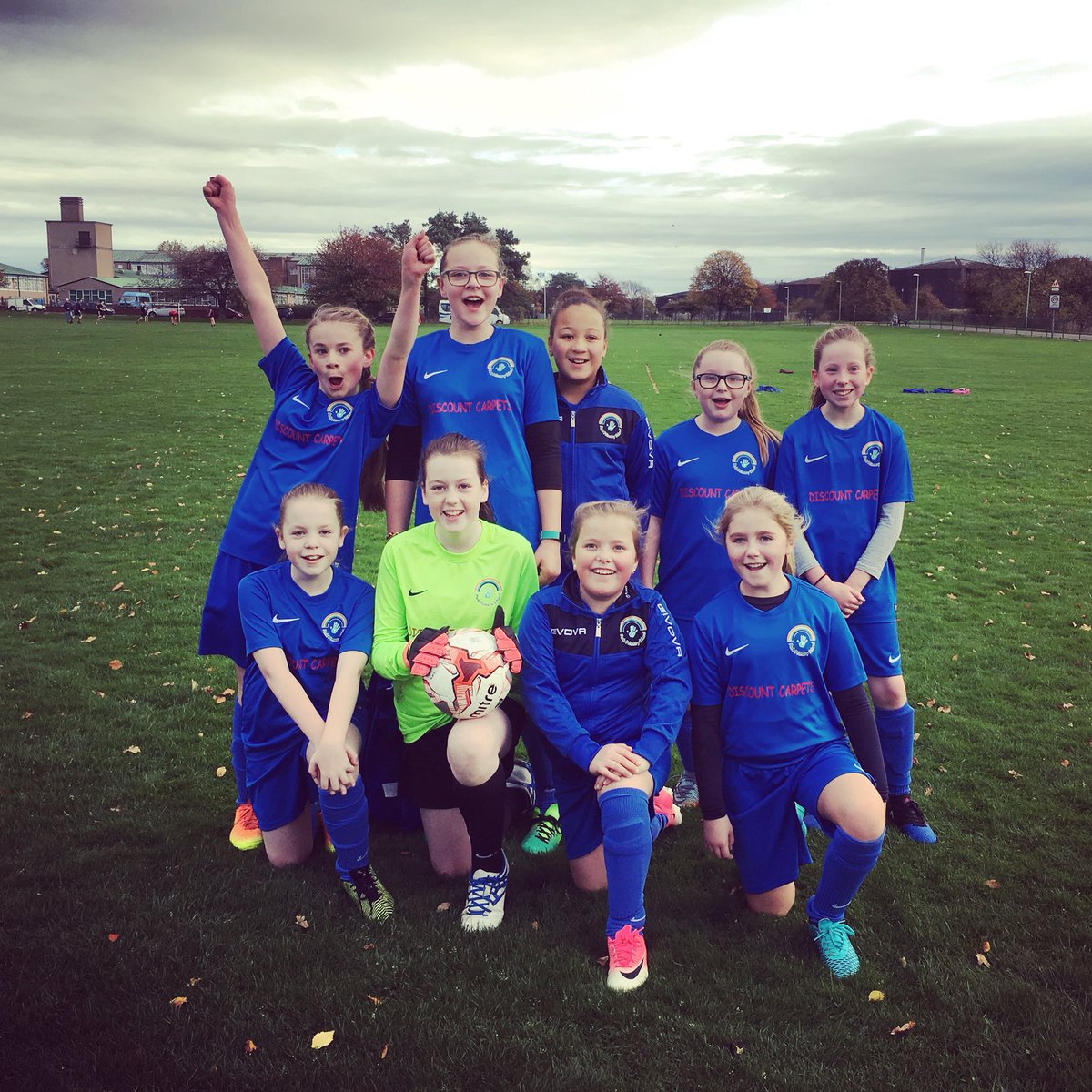 nicx1402's tweet photo. Park Primary girls have done it again!!! 7-0 against Millbank Primary!!! #parkprimary #girlsfootball #winners β½οΈπ@ParkPrimarySch1 https://t.co/FIIPoh0Sgc