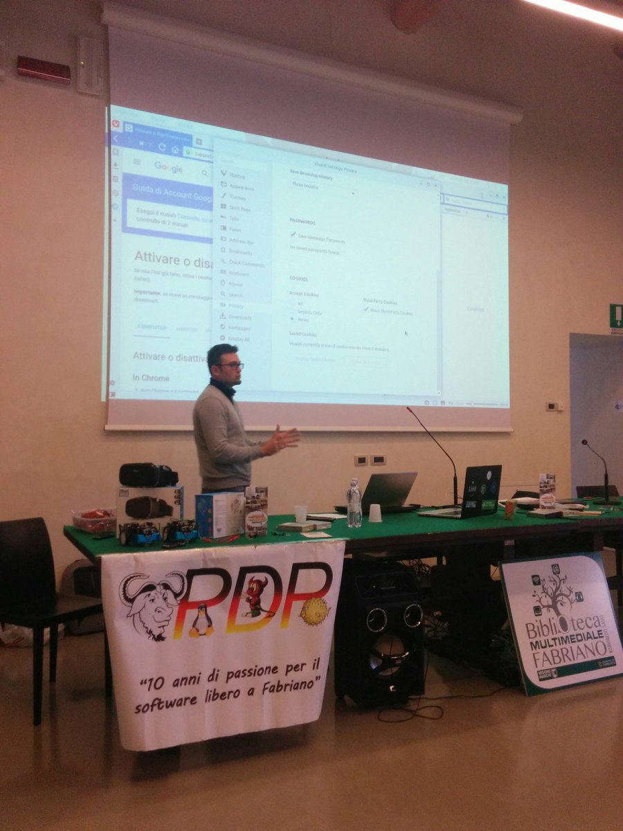 ferodafabriano's tweet photo. @bibliofabriano @BitPrepared @suxsonica @pdpfsug per il #linuxday e i cookie @bubbakk in campo! https://t.co/JRgNxc5FUo