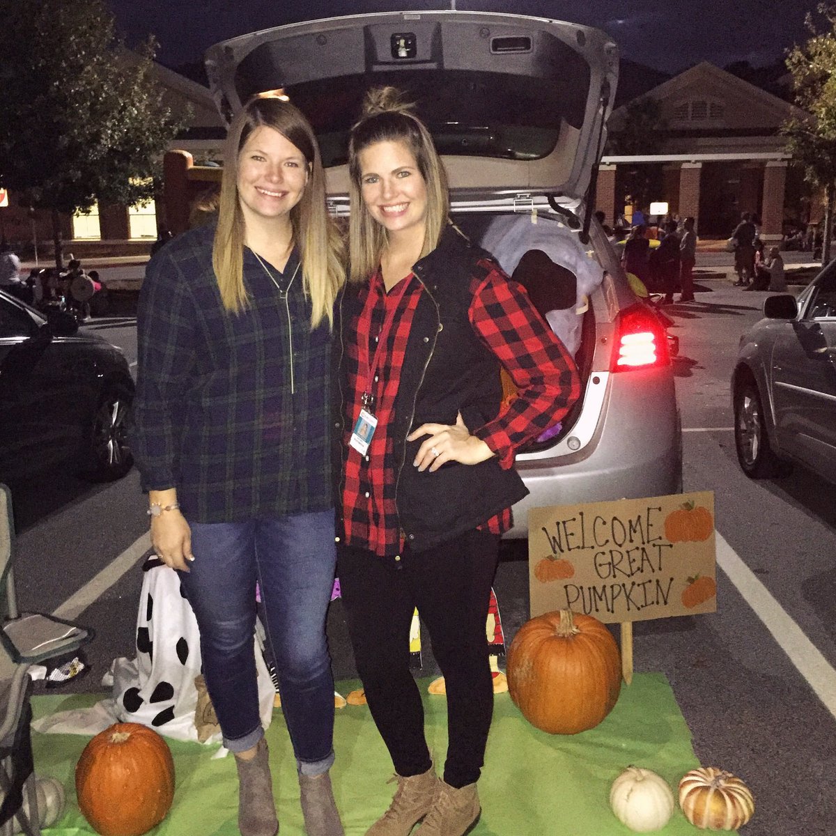 raewestbrook90's tweet photo. Trunk or Treat was a success! @MabletonES @MabletonPTA #ultimatelearningexpereince #firstgraderocks https://t.co/5b4ShlHTVO