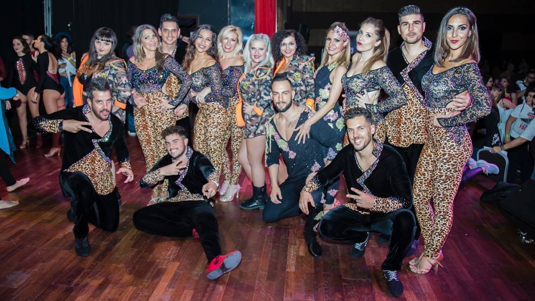 DyDoficial's tweet photo. 1°noche en Kizombachata Punta Umbría, #Huelva!!!
Con nuestra familia #dydWTP #sevilla
Hoy más y mejor!!!
#DanielyDesiree #dyd #kizombachata https://t.co/3xn9mt1QTH