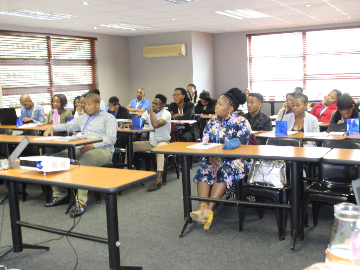 ScienceCEOAcad's tweet photo. #WorkReadinessWorkShop @ ScienceCeo 2017 learning how to build a positive Online presence ,professionalism at the work place & Success. https://t.co/eGR7IEy6gU