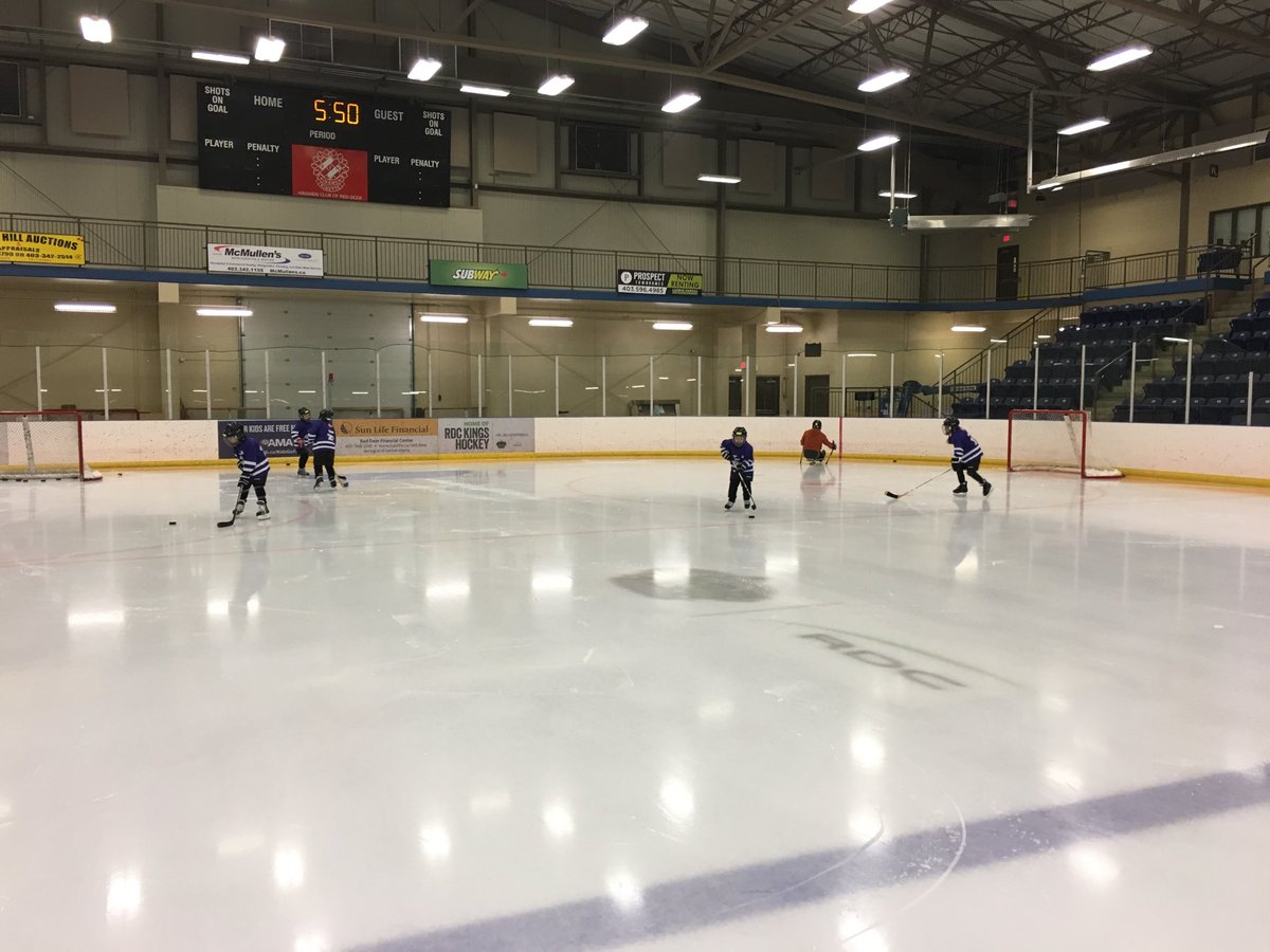 JonathanLang_RD's tweet photo. #rdph Ready for Timbit Rockets vs. Timbit Stingers.  Good news about 6am game? No lineup @TimHortons https://t.co/nIIpUhayZ8