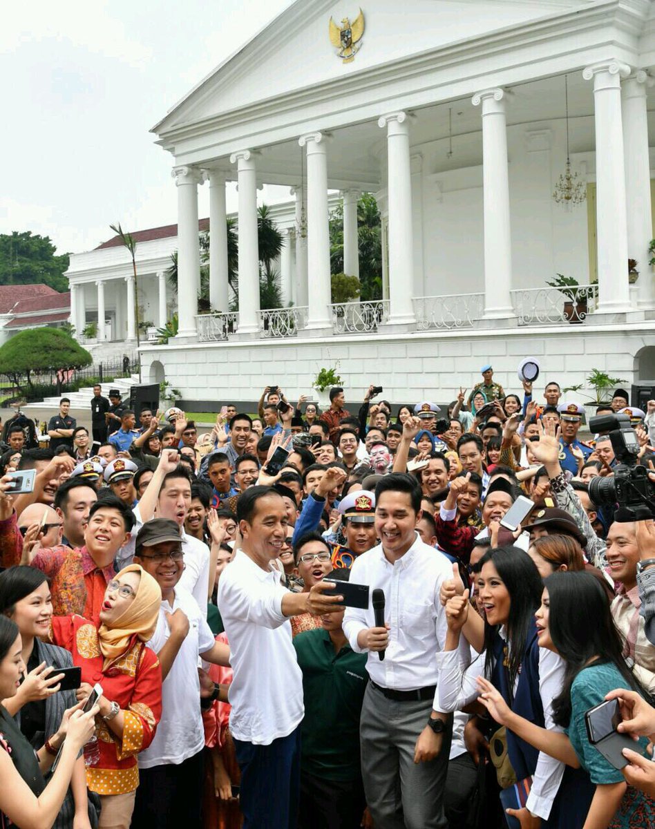 jokowi's tweet photo. Peringatan #SumpahPemuda2017 bersama anak muda di Istana Bogor -Jkw https://t.co/sMV7RX6QNC