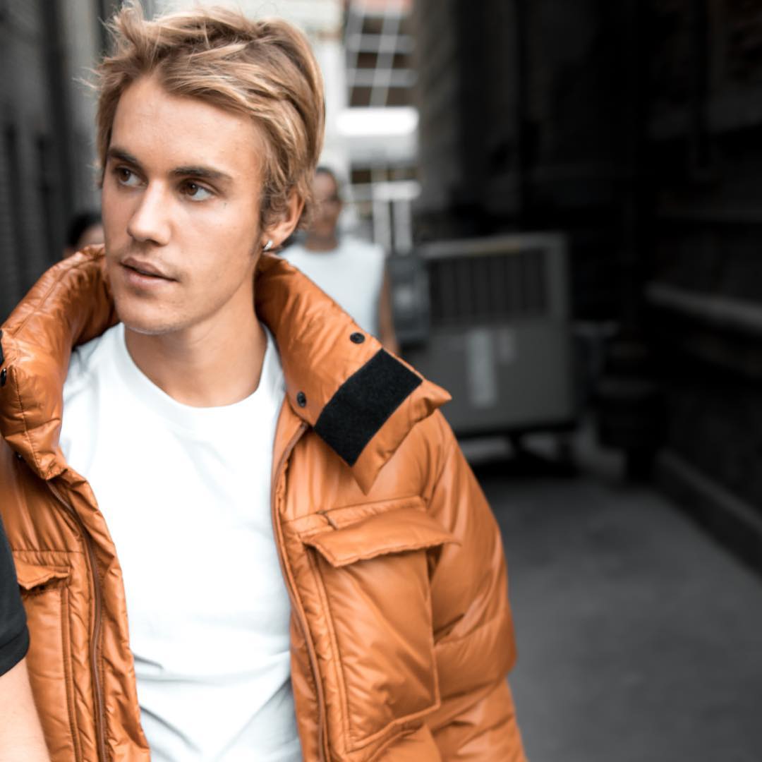 Bkstg's tweet photo. Do you like @justinbieber's white tee? Head into his Store and you can grab The Original from #xkarla ‣ https://t.co/vdyRtx8gYF https://t.co/WCUSgj0S8m