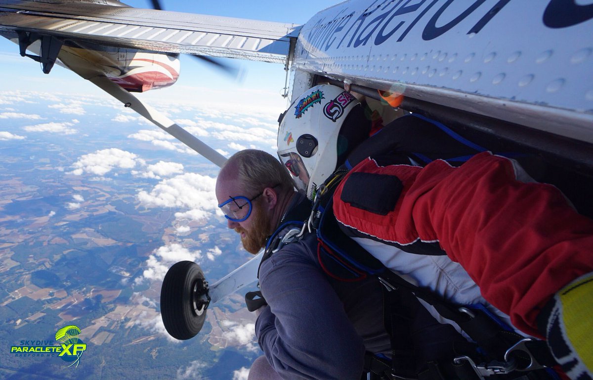 ParacleteXP's tweet photo. That moment when you first look down: What did YOU think? #firststep #skydive #flyXP https://t.co/6Iy5IomXBB