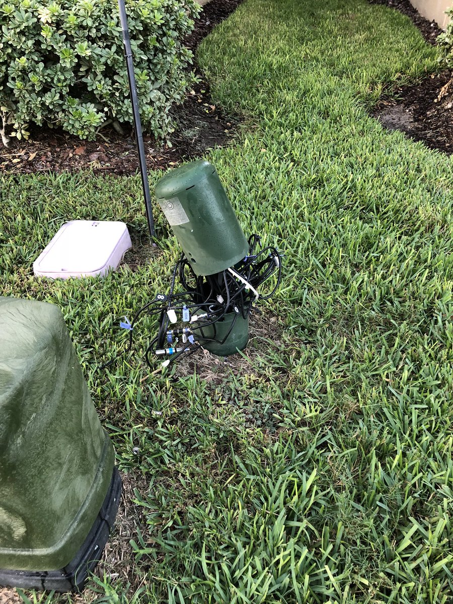 HRGuyMike's tweet photo. @GetSpectrum something looks spooky and it’s not their Halloween decorations! Pls send help! https://t.co/TMYooVF2NR
