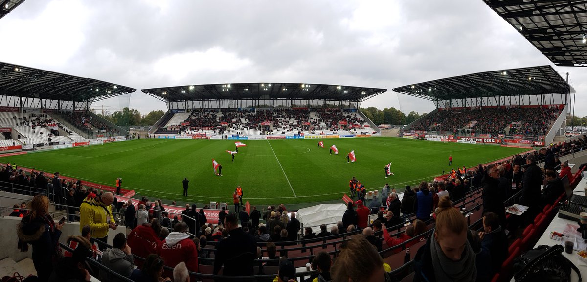 JoshWschmidt's tweet photo. Kann losgehen! @rot_weiss_essen gegen @RWO_offiziell! Hier wird der Fußball gelebt ⚽❤ https://t.co/5weECD3meO