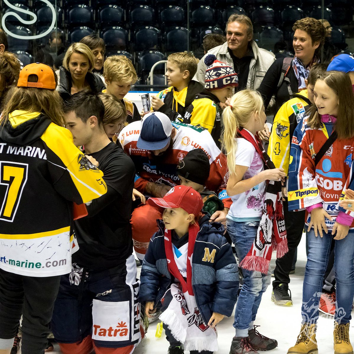 HCPCE's tweet photo. 🇫🇷 Merci à tous les fans de Rouen!
Rouen ⬅️ 1300 km ➡️ Pardubice.
Vidět své reprezentanty @treille777 a @DannPerret? K nezaplacení! https://t.co/n5B1duk3Xi