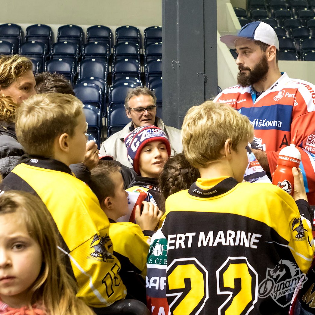 HCPCE's tweet photo. 🇫🇷 Merci à tous les fans de Rouen!
Rouen ⬅️ 1300 km ➡️ Pardubice.
Vidět své reprezentanty @treille777 a @DannPerret? K nezaplacení! https://t.co/n5B1duk3Xi