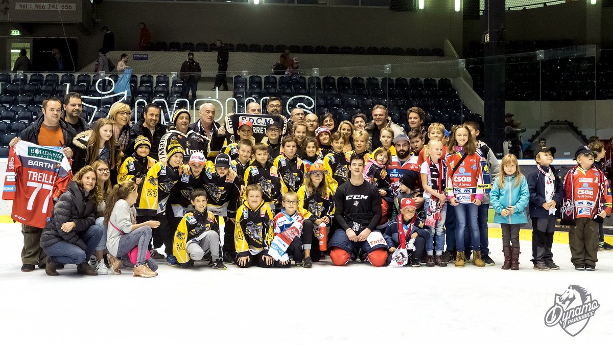 HCPCE's tweet photo. 🇫🇷 Merci à tous les fans de Rouen!
Rouen ⬅️ 1300 km ➡️ Pardubice.
Vidět své reprezentanty @treille777 a @DannPerret? K nezaplacení! https://t.co/n5B1duk3Xi