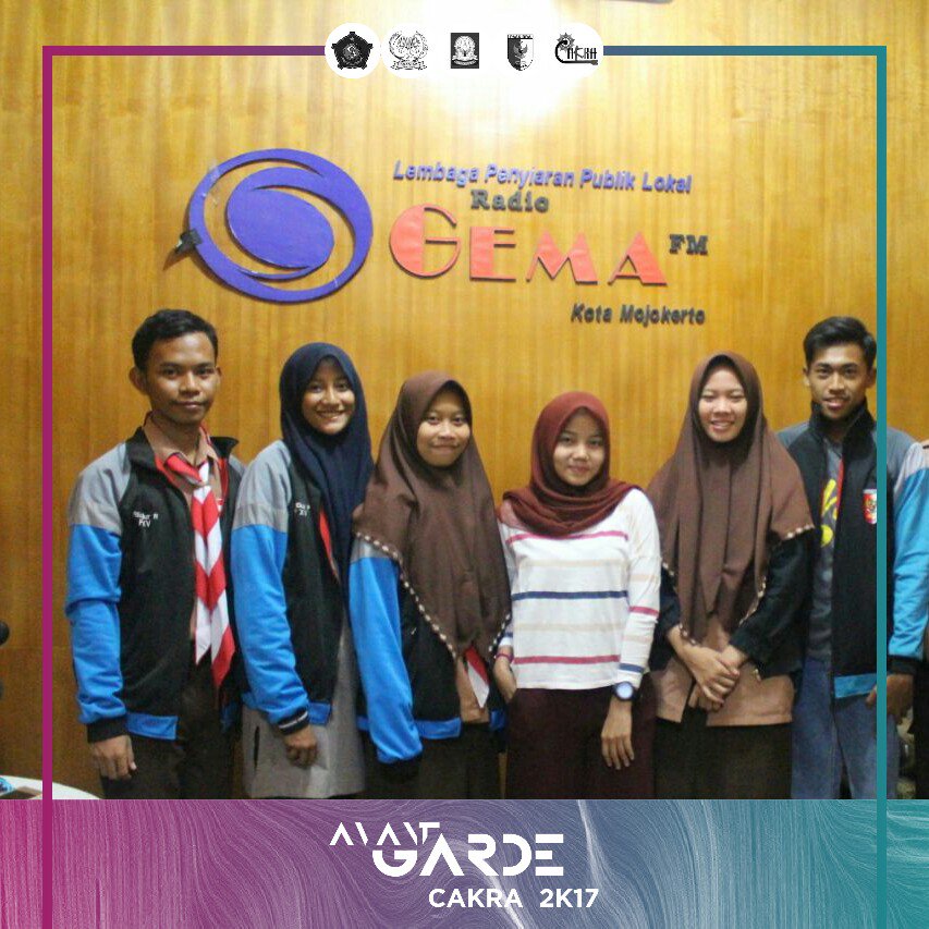 PABRASMA_01's tweet photo. Terimakasih kepada @Gemafmmojokerto  atas Talkshow CAKRA 2K17 kemarin 😊

#SIARANCAKRA2K17
#AVANTGARDE
#CAKRA2K17
#PABRASMA https://t.co/91G3L7QESy