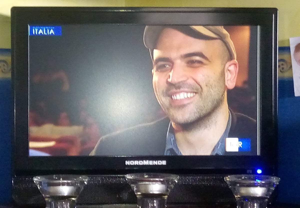 PattyReinstein's tweet photo. @robertosaviano @feltrinellied I tuoi la nostra gioia 😍 https://t.co/DdyjzMbWC1