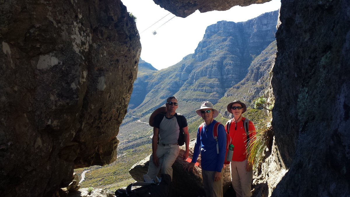 warlockracing's tweet photo. Another beautiful day on Table Mountain today. India Venster with some American sailors in town. Nice to talk sailing again...on a mountain! https://t.co/cdwa6uDZTy