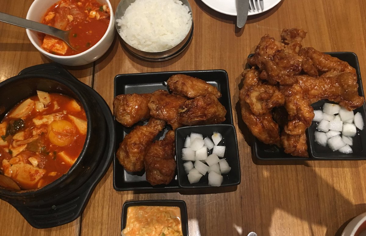 pittmackyx's tweet photo. มีคนหิวบอนชอน https://t.co/faYZlkbagG