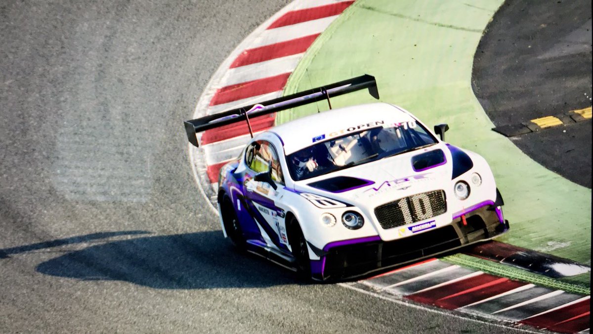 JordanRacing10's tweet photo. @RickParfittJnr got to hit them apex 😂 #racecar https://t.co/sTKkXUGZYh