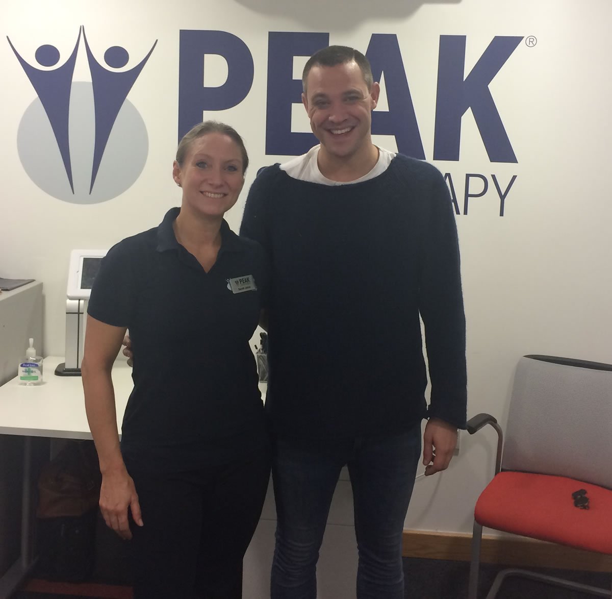 peakphysiouk's tweet image. Pleasure to meet and treat the lovely @willyoung. Looking forward to seeing #cabaret this evening at #leedsgrandtheatre