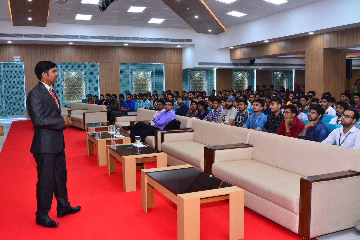 CsharpCorner's tweet photo. .@trainermanijee unveiling secrets of #Kotlin at #ChdDevCon17 https://t.co/C65onTEcZk cc @Chandigarh_uni @gpsingh6611 https://t.co/aE6grEgJpV