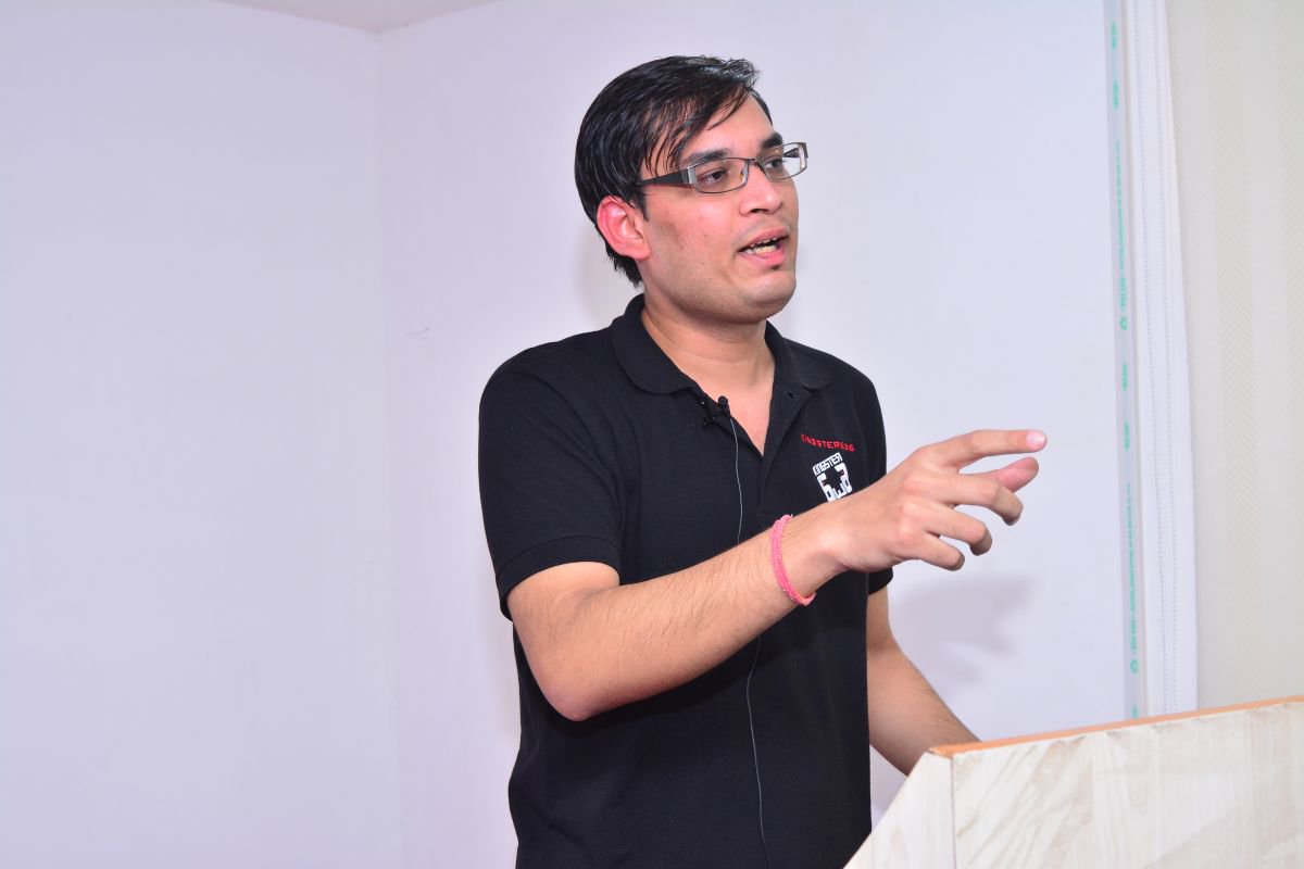 CsharpCorner's tweet photo. Audience love to learn #GameDevelopment using #unity3d by @viveksharma636 at #ChdDevCon17! https://t.co/C65onTEcZk cc @Chandigarh_uni https://t.co/rsu4zrsAcf