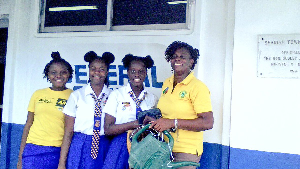 koentimmers's tweet photo. The students of Jamaica planted trees at school and at the Spanish Town Police Station. https://t.co/KmUrV5pgzO https://t.co/2EgBgWnL07