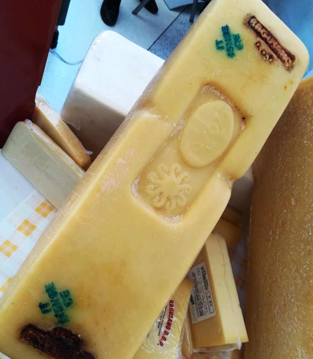 uno sguardo ai #formaggi da gustare a #FormaggItalia ?
#Milano
facebook.com/permalink.php?…
#ONAF #cibo #food