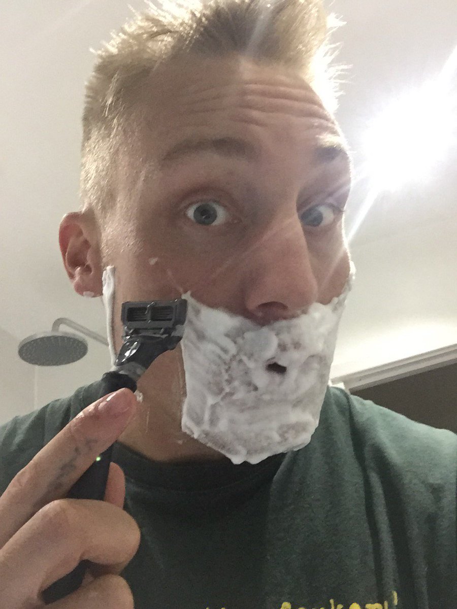 HarrisonRuler's tweet photo. @harrys awesome first shave with the trial kit! smooth and clean 👌thanks #👊 https://t.co/NNhwRFTjww