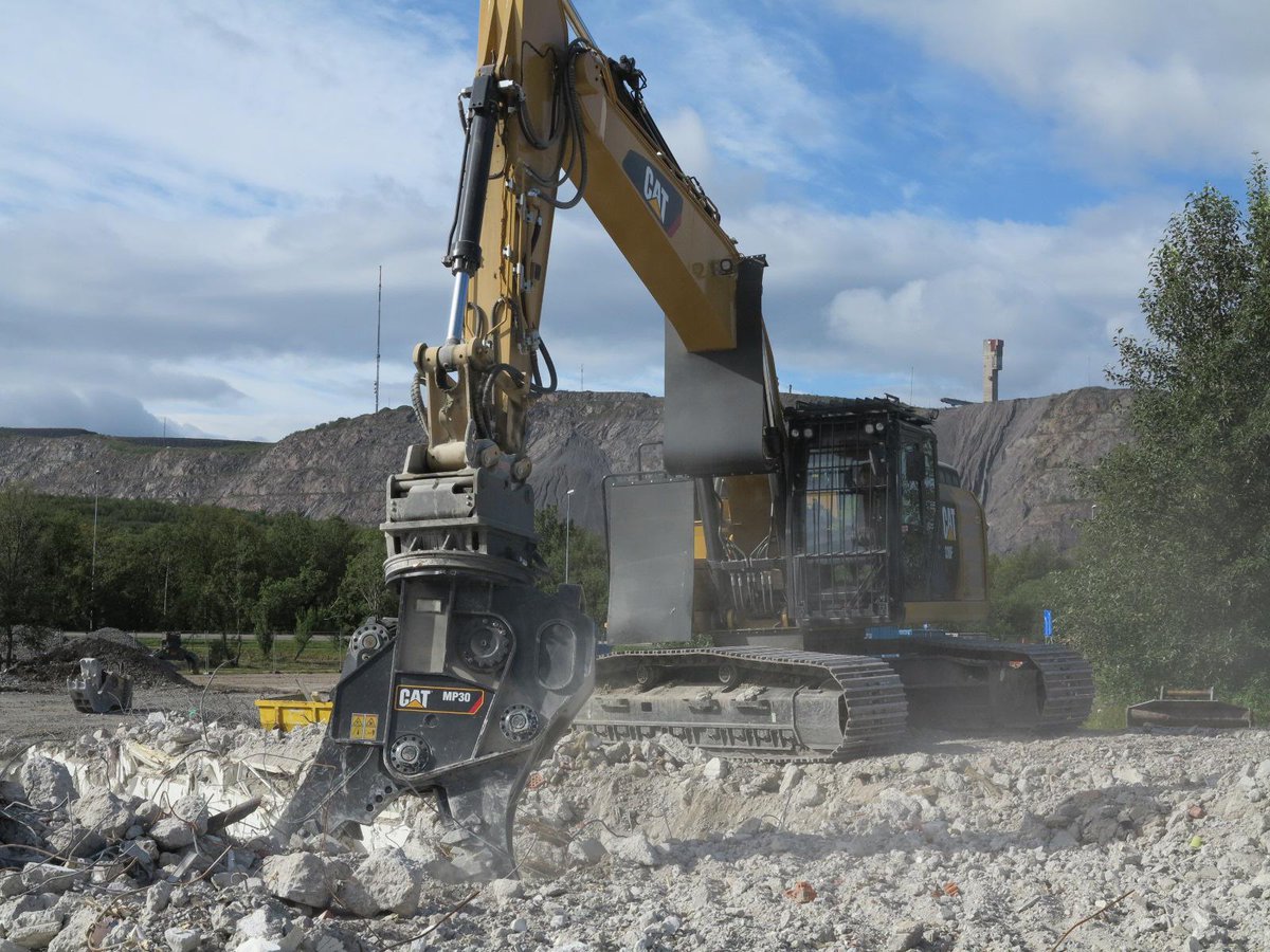 CaterpillarInc's tweet photo. When an entire Swedish city needs to move (literally), LTH Traktor &amp; their Cat multi-processor are there to help: https://t.co/LeMk5x5ojT https://t.co/ozMv6wDFrk