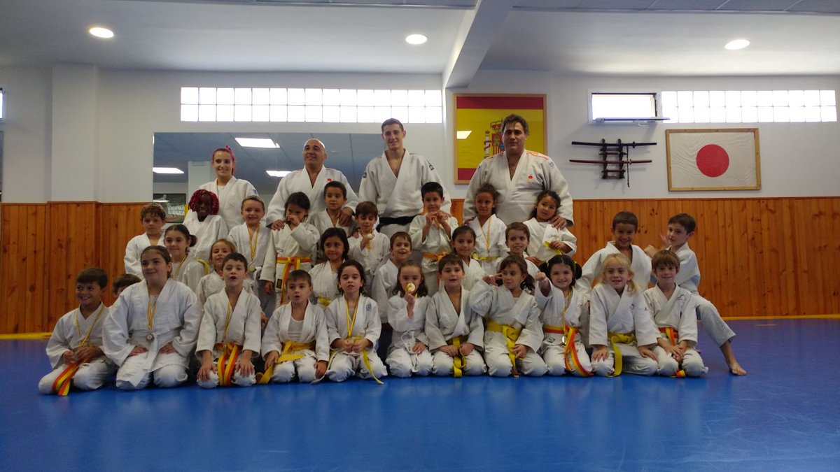 InokumaJudoGu's tweet photo. 1er entrenamiento minibenjamin en la escuela, la mejor forma de celebrar el 157 aniversario del nacimiento de Jigoro Kano, el #díamundialdeljudo y el 40 aniversario de la fundación de la escuela. Muchas gracias a todos los padres y alumnos. https://t.co/Gp3NAEpq0f