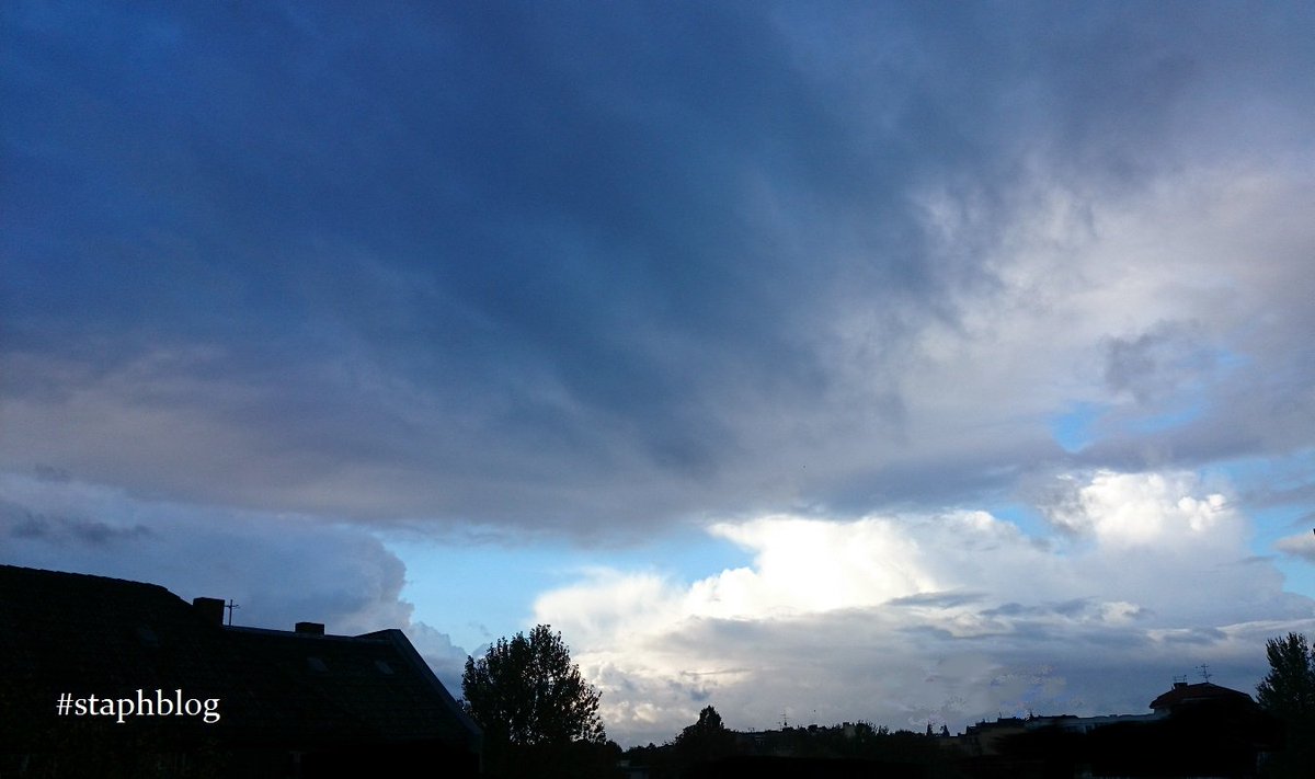 staphblog's tweet photo. New #autumnstorm about Germany 🌥️☁️💨💦
Amazing clouds ☄️
#stormhour #photography #windytimes #staphblog https://t.co/RE171xLm47