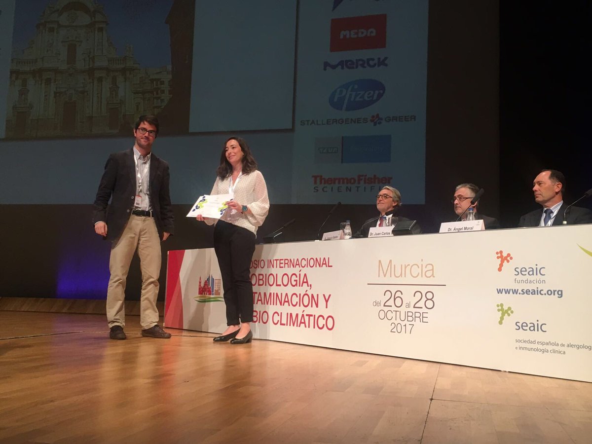 DarioAntolin's tweet photo. Ganadora de la mejor comunicación de la escuela de #asma @CAJMIR_SEAIC #SEAIC2017 enhorabuena DraMarta Sanchez Jareño https://t.co/j50HYTAtfE