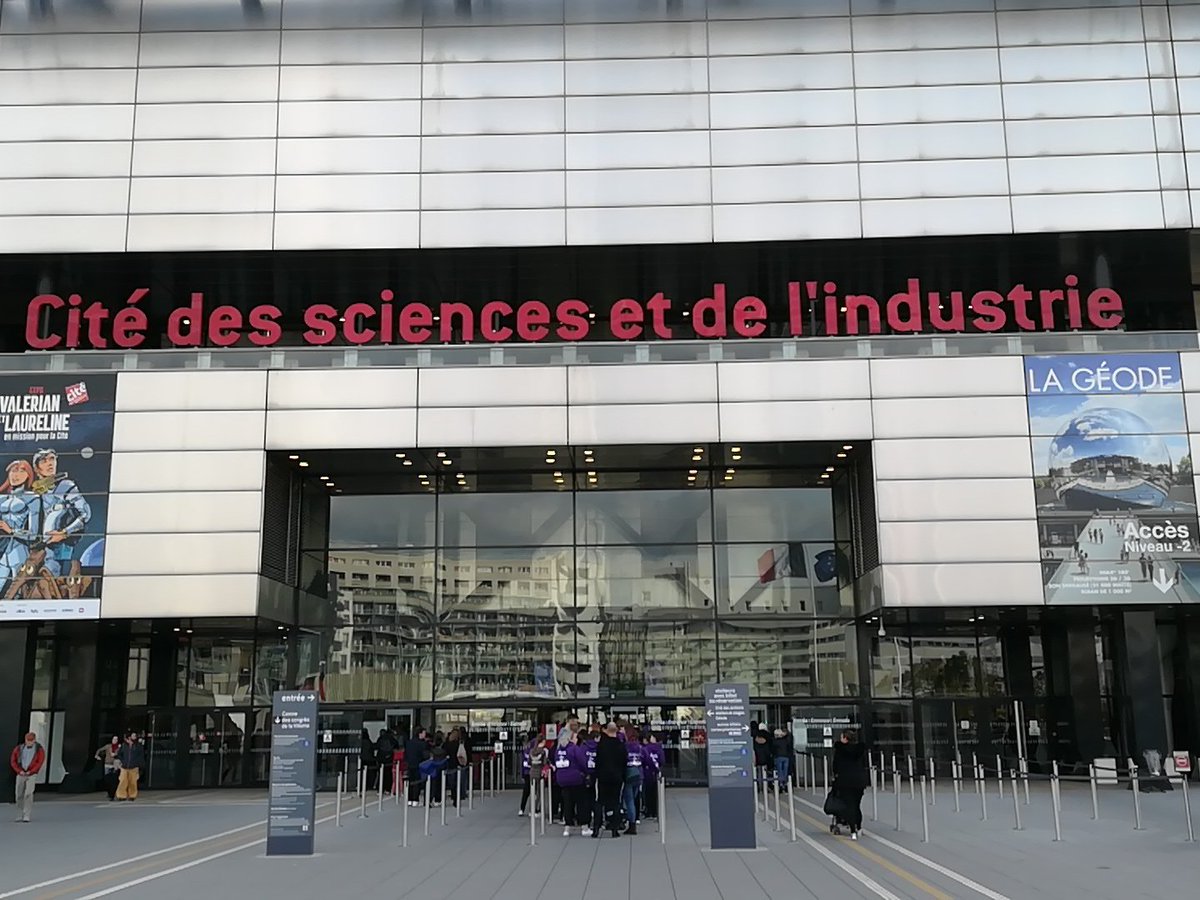 WCHS_Ski_Team's tweet photo. #wchsontour arrived at the science museum. #Exciting https://t.co/ceWf2eAH3r