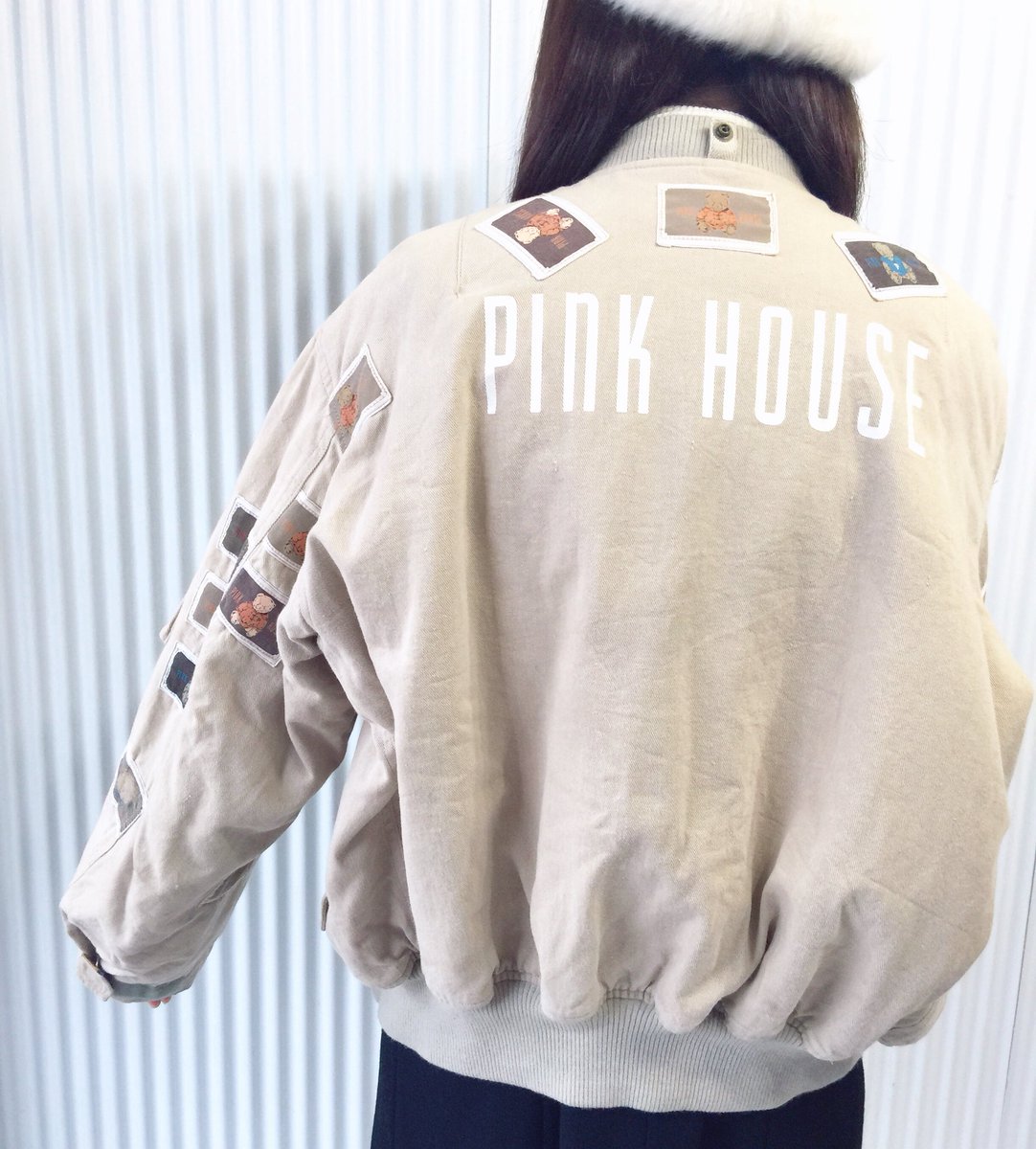 古着屋マッシュ Ar Twitter Pink House くまちゃんワッペンma 1タイプブルゾン コーデに取り入れやすいベージュのma 1 タイプ レトロなくまちゃんワッペンがたくさん バックピンクハウスロゴ 裏地までとびきりキュートなくま総柄 通販はこちら T Co