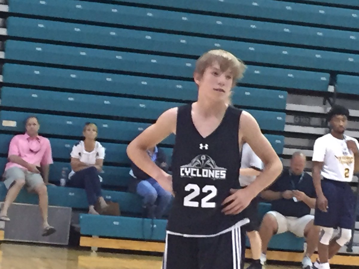 PrepHoopsSC's tweet photo. Can the Porter Gaud Cyclones pull off a 3-peat this coming season ? This group is loaded with talent @jjjames30 #PrepHoops https://t.co/GYrtaTEvG8