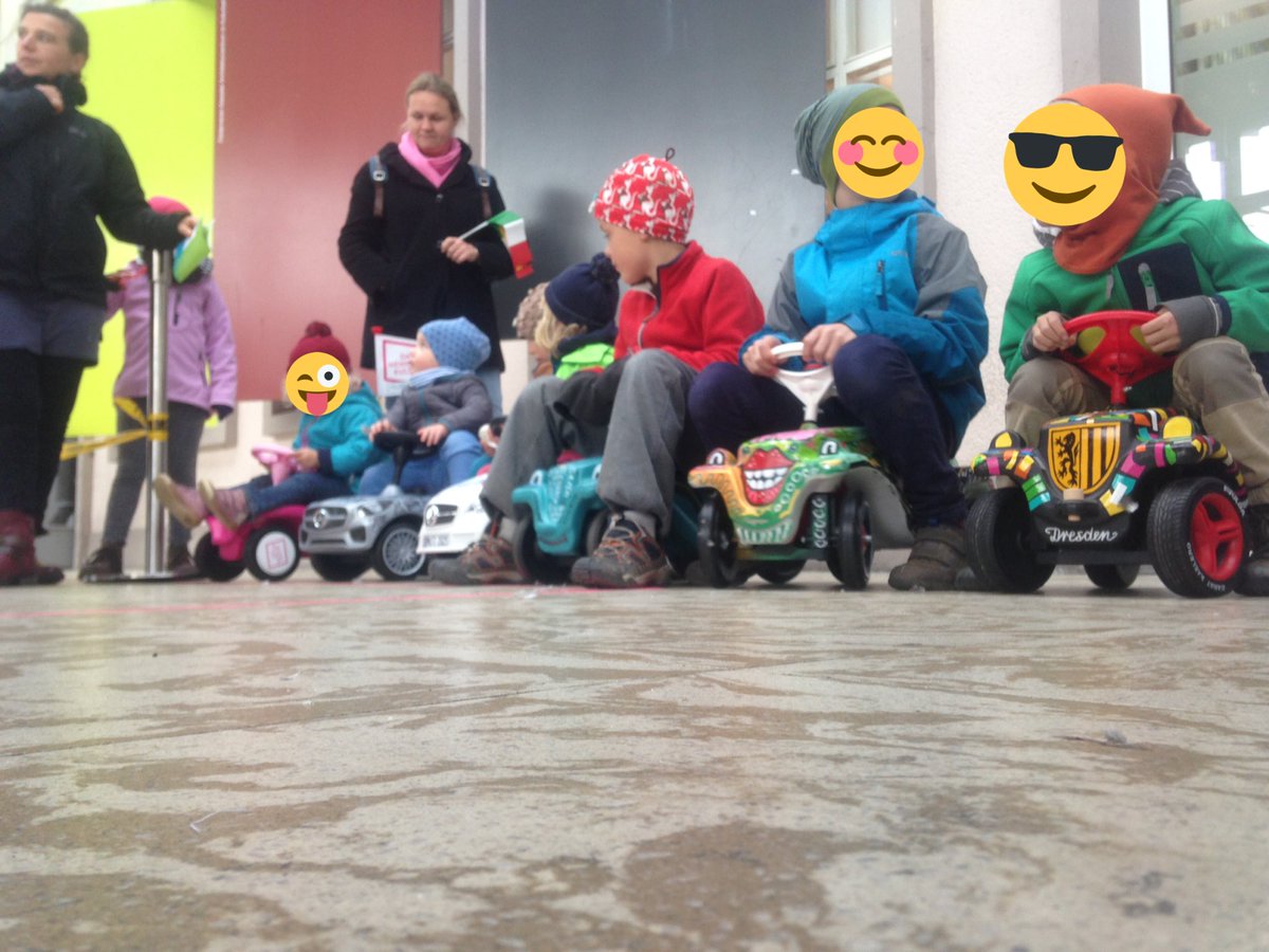 StadtKassel's tweet photo. Die 1. Runde BobbyCar-Rennen um den Titel #Kulturhaupstadt2025 hat @Magdeburg2025 gewonnen. Glückwunsch :) &amp; Danke an die Kids aus #Kassel https://t.co/MxPPrI3Pv3