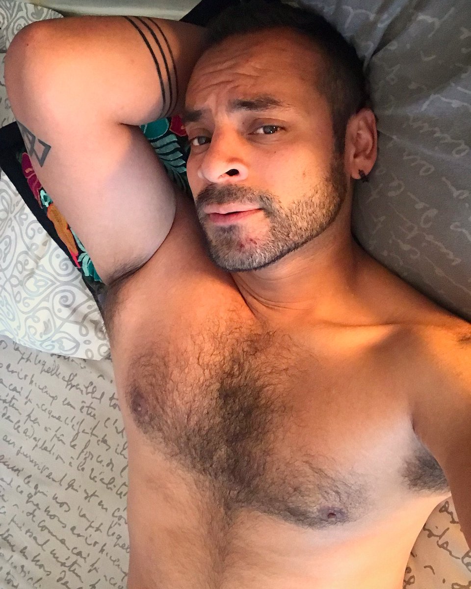 ivbarra's tweet photo. Buenos días! #morning #bed #boyinbed #hairychest #gay #homosexual #hipstergay #beard #bear #beargay #lgbt #buenosdias #picoftheday #selfie https://t.co/DNqh5GVF1F