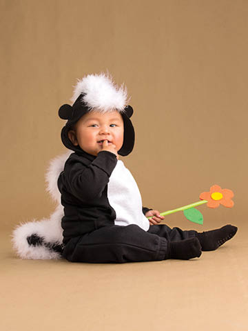 Todaysparent's tweet photo. No costume yet? Check out these easy ideas for inspiration 🎃 —> https://t.co/KSSIkUtBvw  #Halloween https://t.co/0KPeZe8sOw