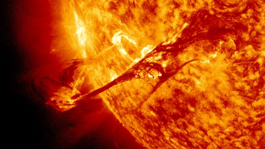 masievtec's tweet photo. New study predicts a massive solar flare will hit Earth in the next century, causing a 'digital silence'. Cue plans for a giant shield in… https://t.co/3Vd1uugsKV