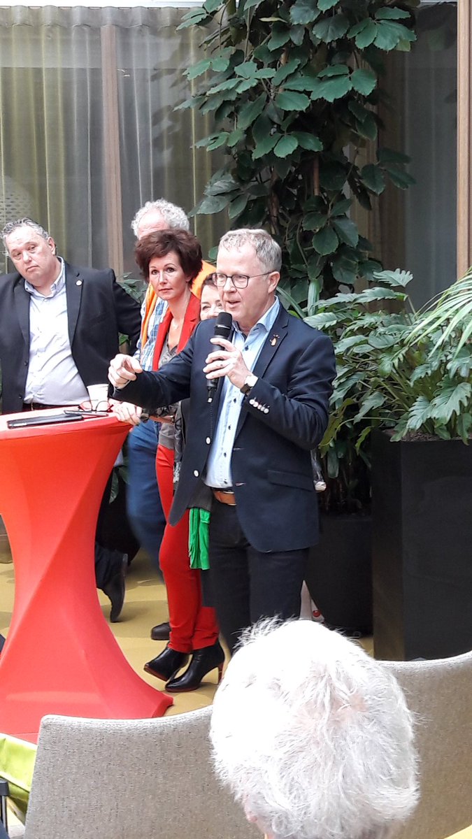 Lokaal belang 
Ouderen debat , aan het woord Hans winters over mobiliteit en  veiligheid