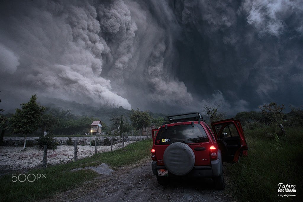 CSchoolArabia's tweet photo. #صورة_اليوم  بعنوان Colima Volcano In Mexico للمصور Sergio Tapiro Velasco
.

#مصورين #تصوير #فوتوغرافي #تصويري #تصوير_فوتوغرافي #عد��ة #كانون https://t.co/MRtYpCXQvg
