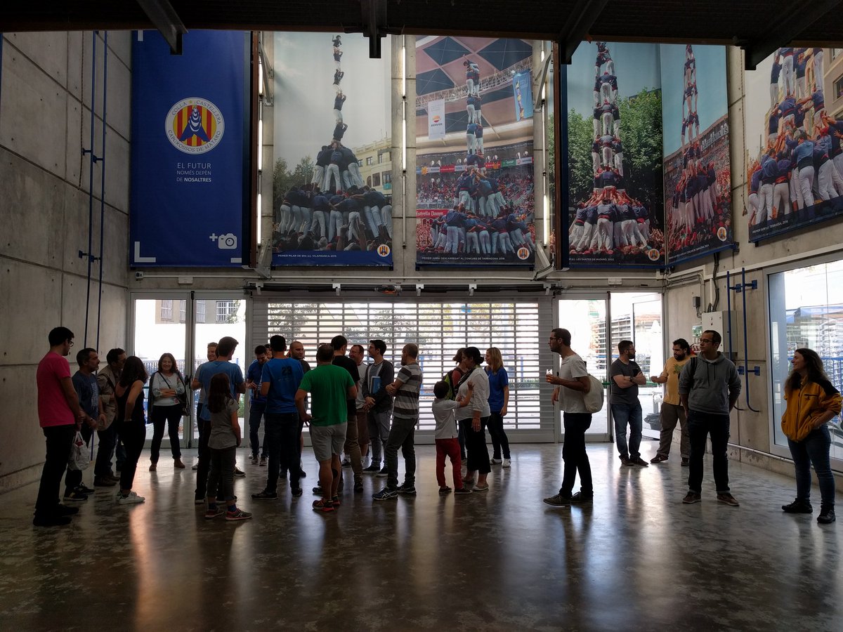Geperuts's tweet photo. Alguns #Geperuts visiten el local dels @capgrossos abans de la diada de #SantSimó. #Castells
#EnvieDeMatar6
#EnsemblePlusHaut https://t.co/0zzpy22faj