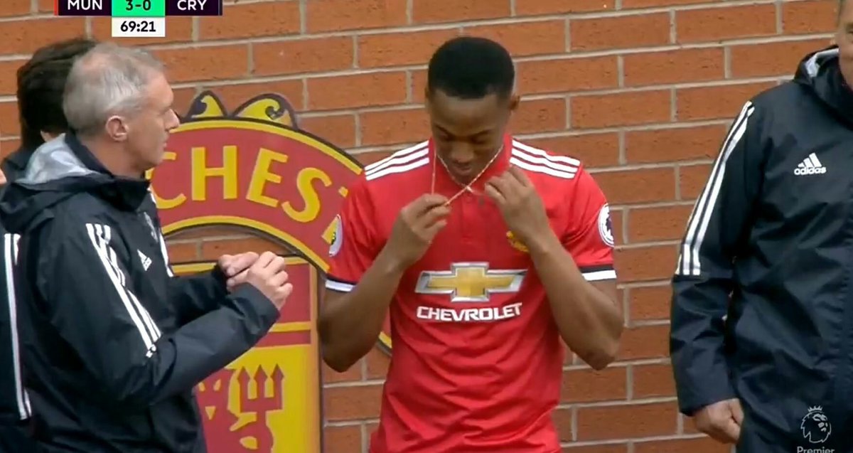 ManUtdInPidgin's tweet photo. Mourinho: We dey find goal. 
Martial: Hold my chain. 

#MUNTOT #MUFC https://t.co/76ZXzYCAWN