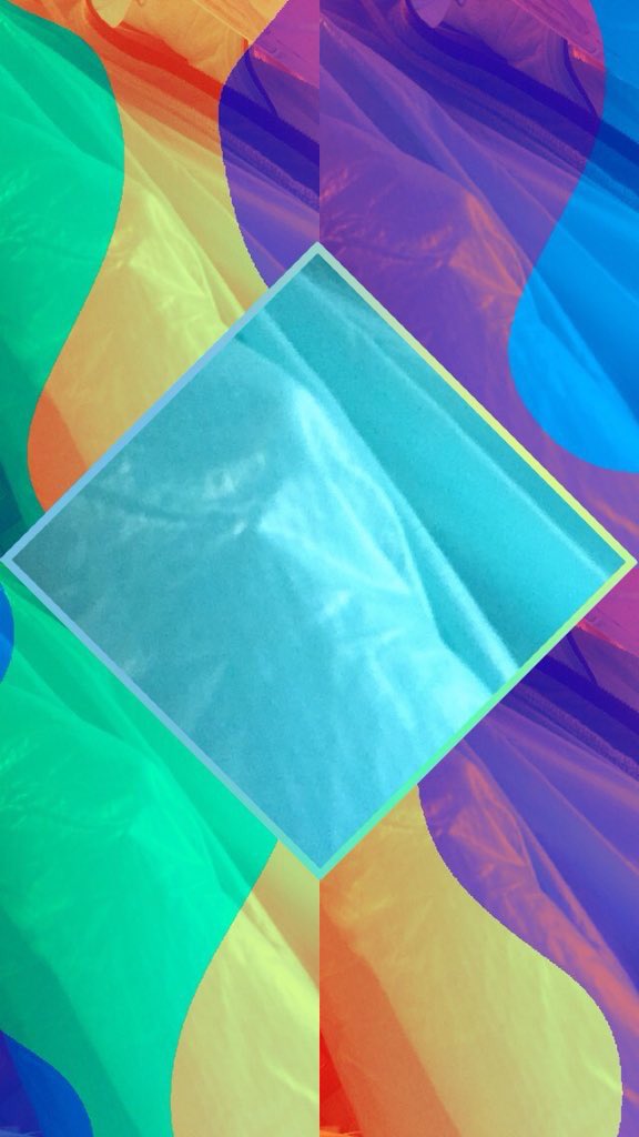 JBalvinFrance's tweet photo. ⚡️🇫🇷 N'hésitez pas à nous tweeter vos vidéos avec le filtre Mi Gente de retour sur Snapchat !! 🙏🏼🇨🇴 #migentechallenge https://t.co/nM0CZpVxhT