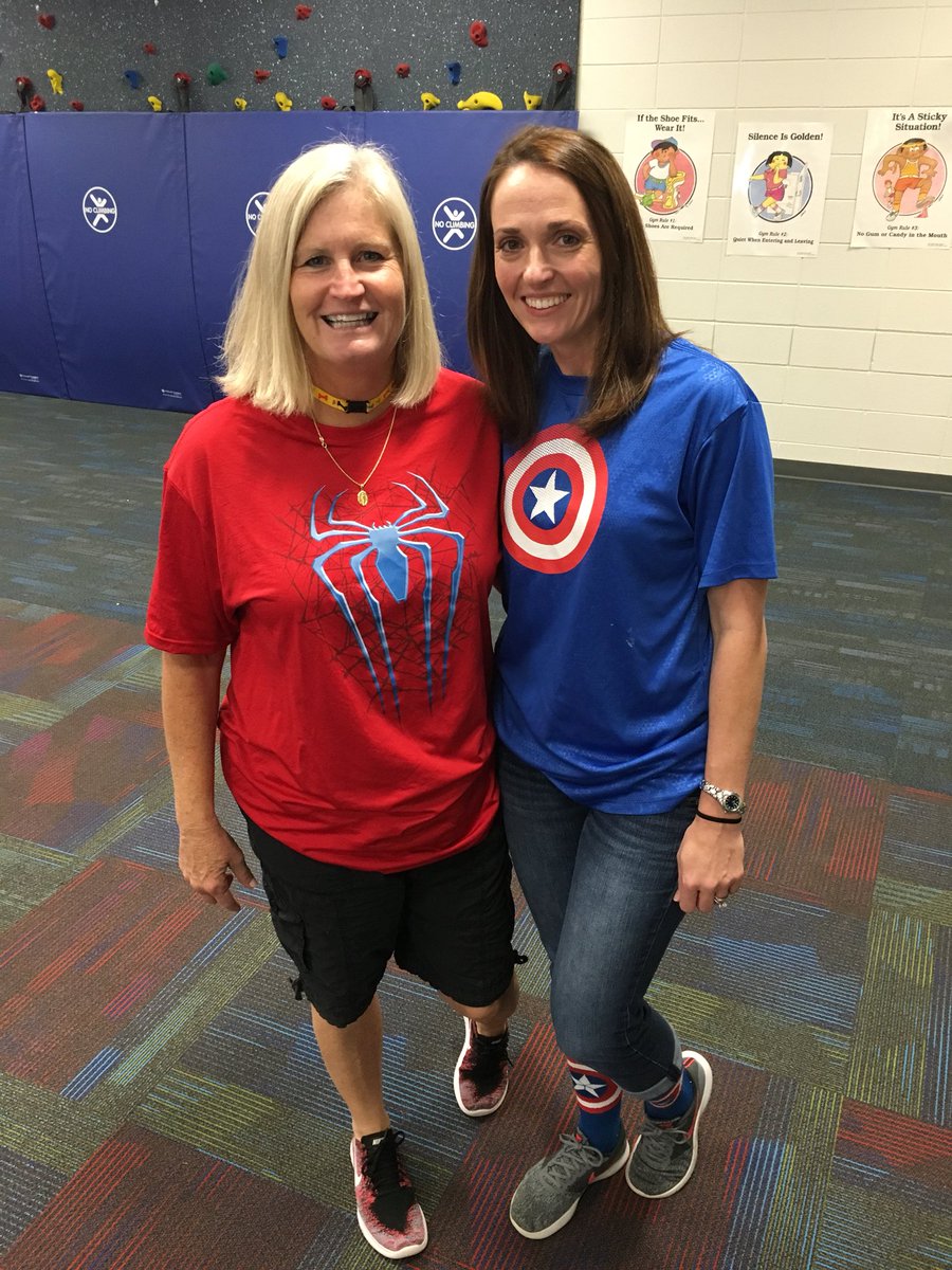 MockDondi's tweet photo. Work buddy + workout buddy #9round #100workouts https://t.co/e07XiIdFzC