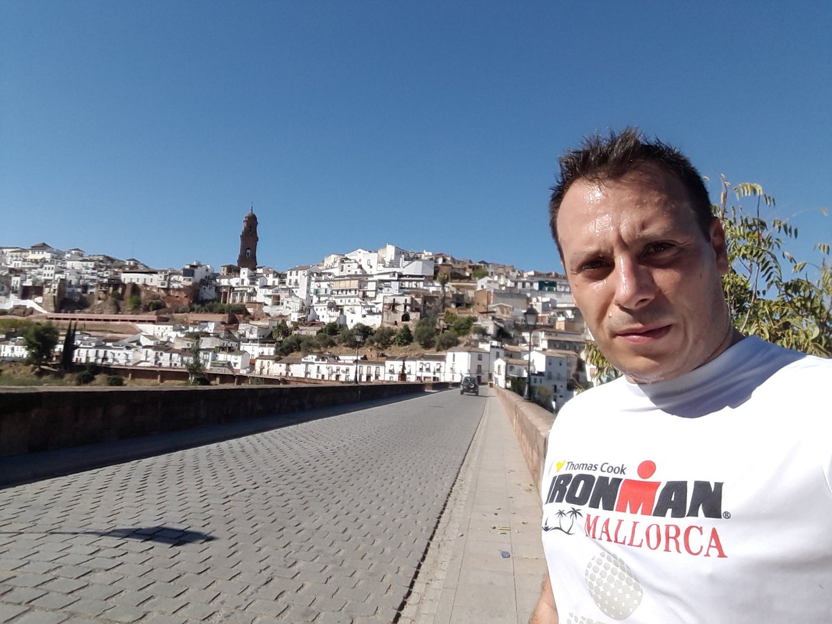 JavidePablo's tweet photo. Los maratones no se regalan y hay que respetarlos con buenos entrenamiento como los de @sancha_fernando Sesión de 10km a 4:22mim/km Aún falta mucho camino por recorrer. #marathon #ironmannews #ironman #ironmantri #maraton #triaton #triathlon #montoro #cordoba https://t.co/cyTekzESMZ